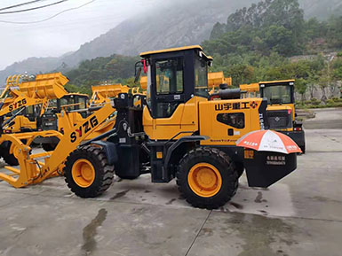 恭喜羅總喜提新車，山宇裝載機(jī)940走起，山宇重工，助您成功！